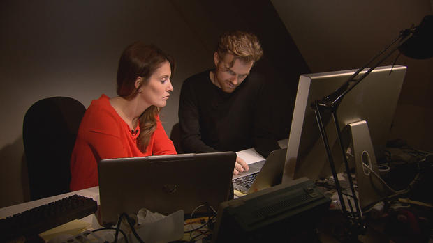 Sharyn Alfonsi, left, and Karsten Nohl, a German hacker